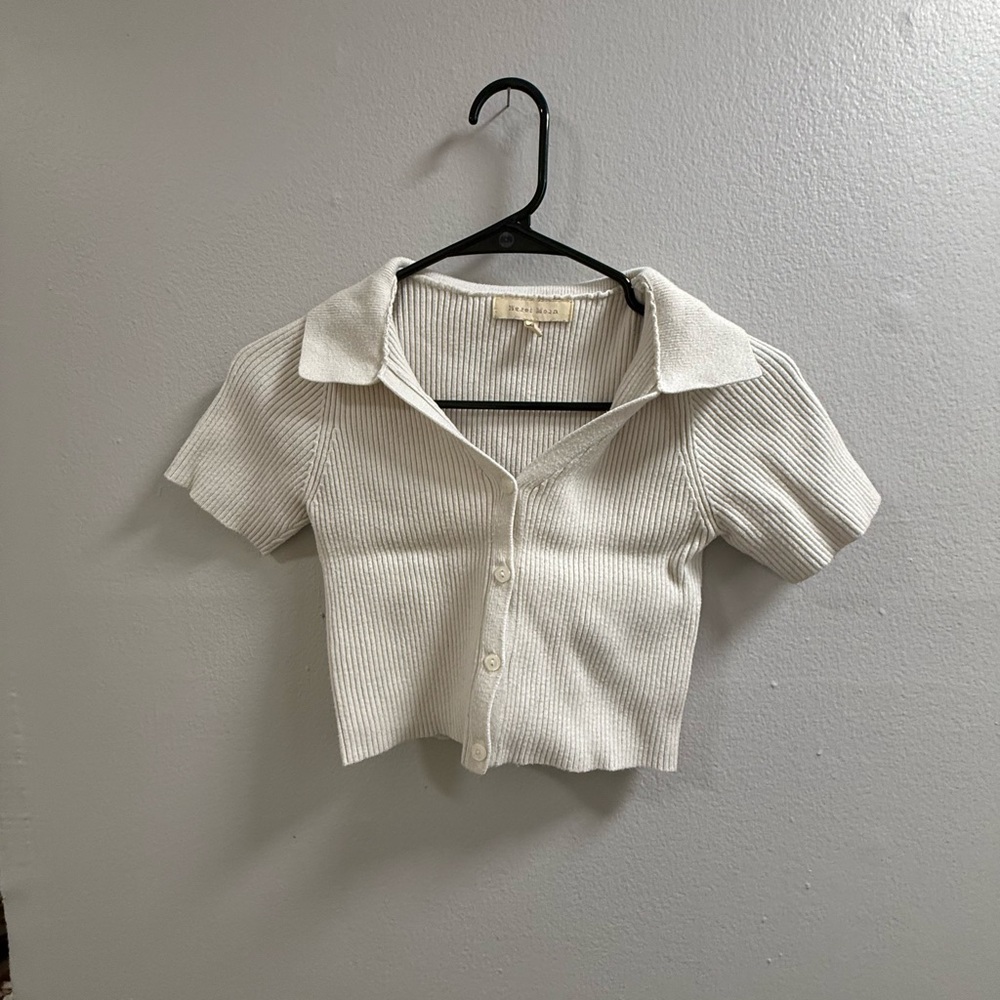 Ribbed Button-Front Cropped Knit Top in Cream